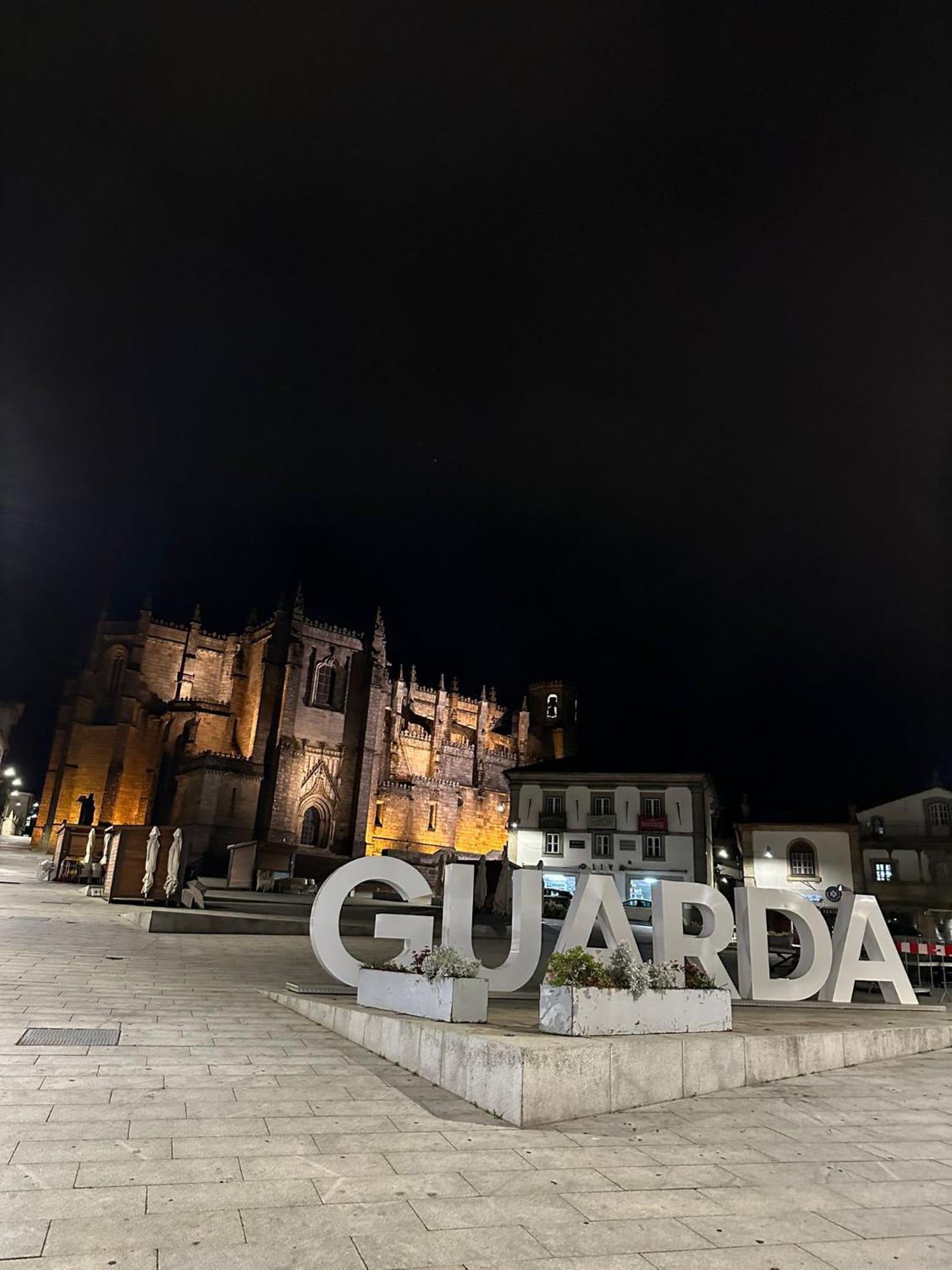 Serrano T1 Centro Da Cidade Guarda Buitenkant foto